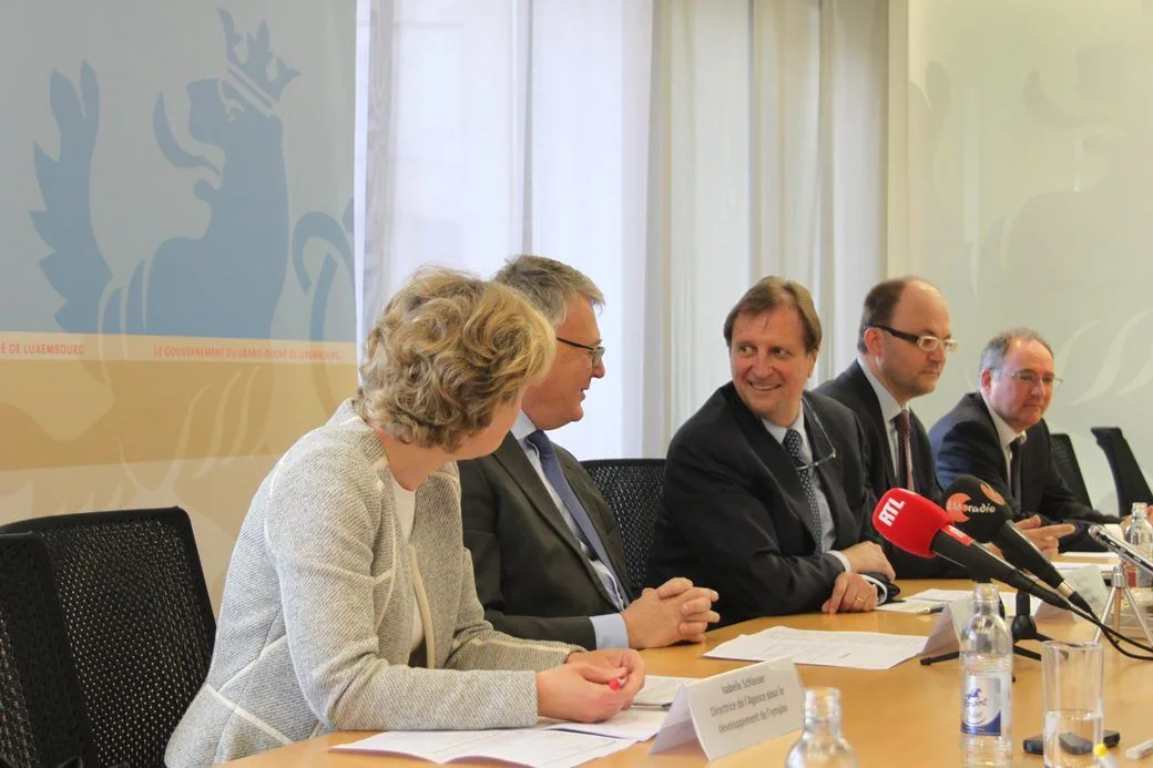 Signature de la convention de partenariat entre l’ADEM et l’UEL lors d’une conférence de presse